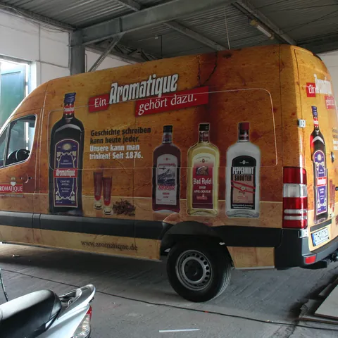 Transporter mit vollflächigem Werbedruck für Kräuterlikör, 2010